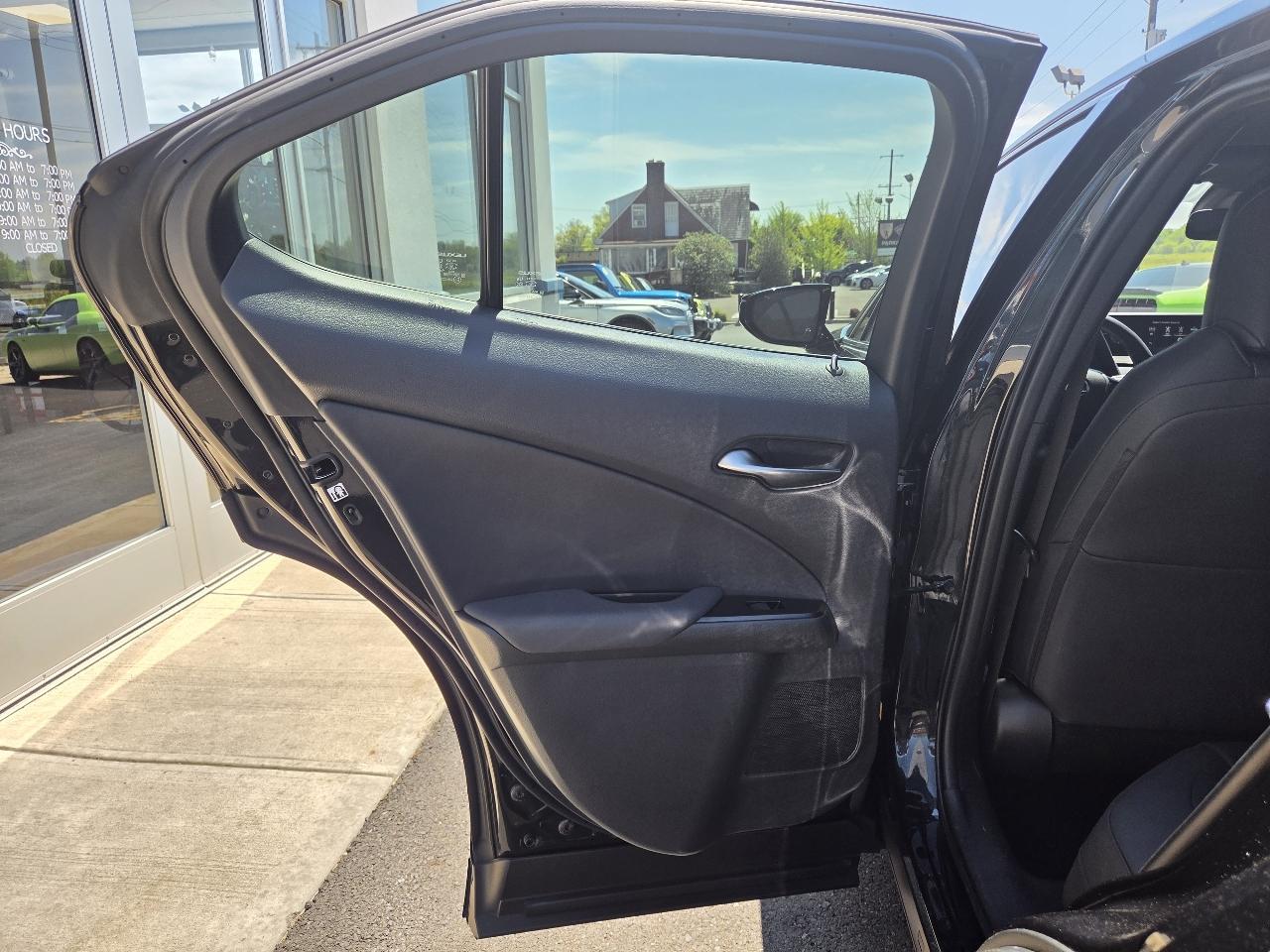 Lexus UX UX 200 FWD 2022