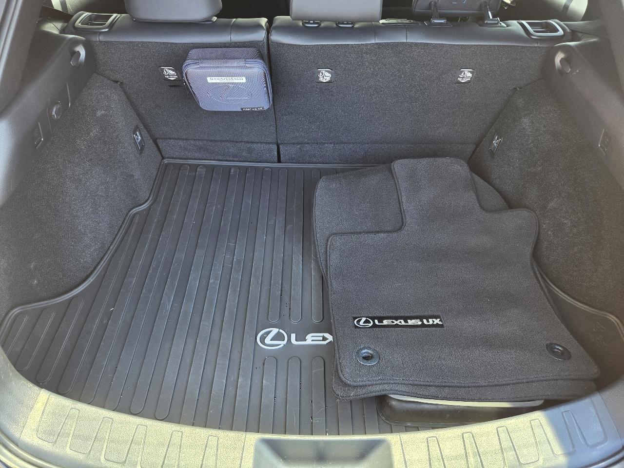 Lexus UX UX 200 FWD 2022