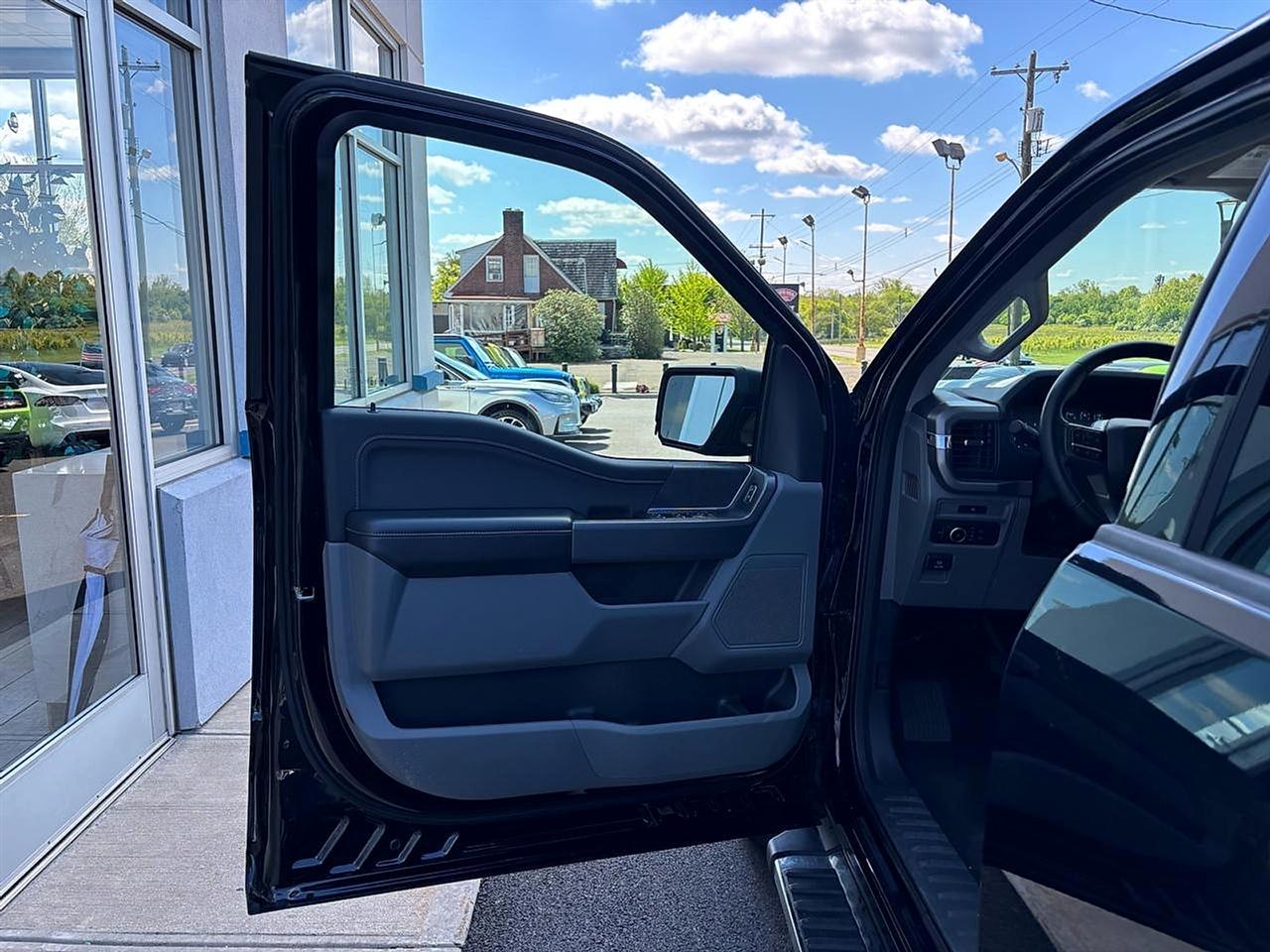 Ford F-150 XLT 4WD SuperCrew 5.5' Box 2025