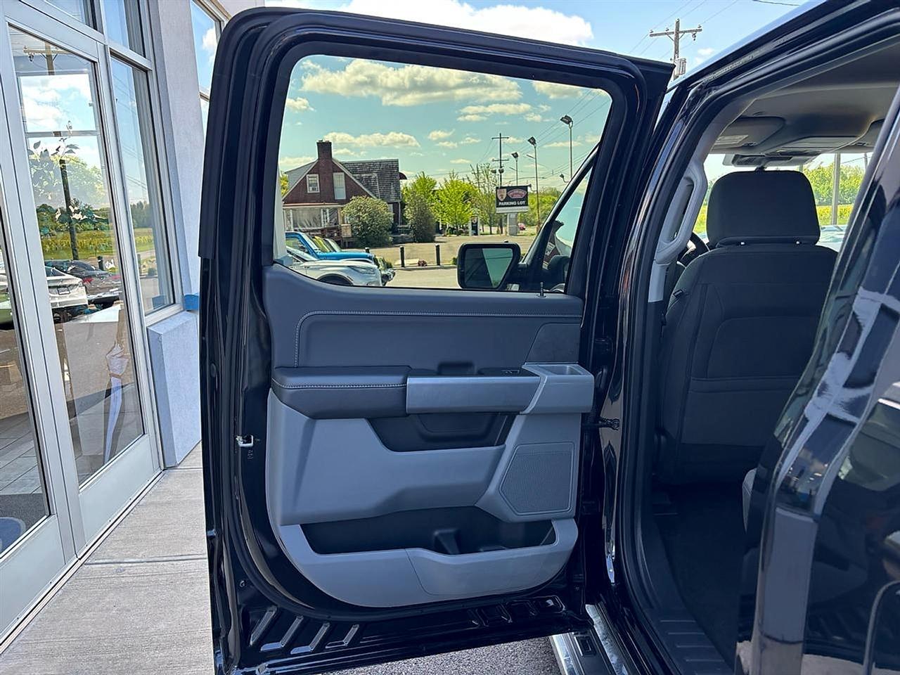 Ford F-150 XLT 4WD SuperCrew 5.5' Box 2025