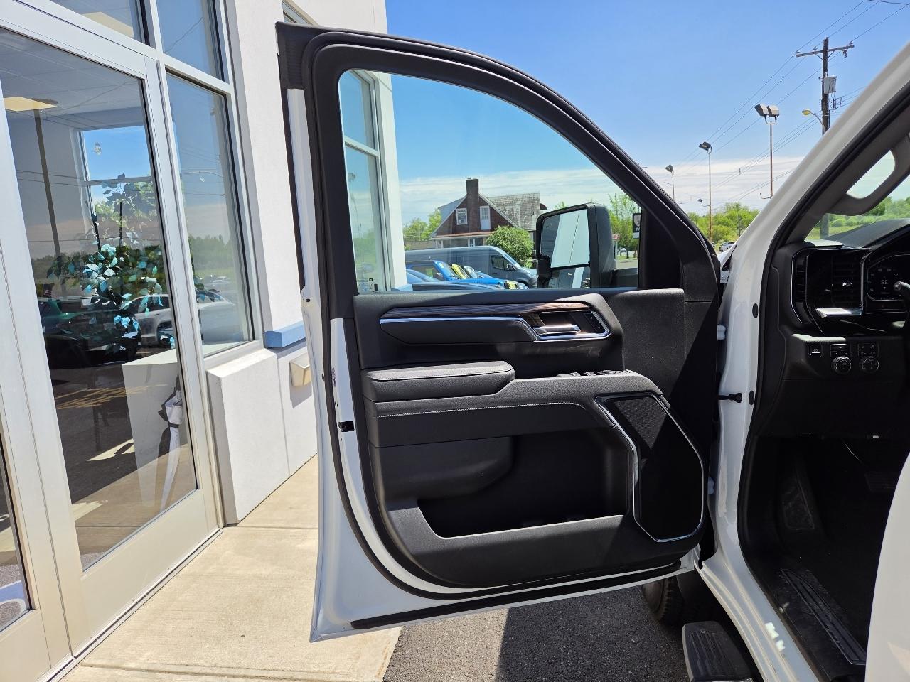 Chevrolet Silverado 2500HD 4WD Crew Cab 172" LT 2025