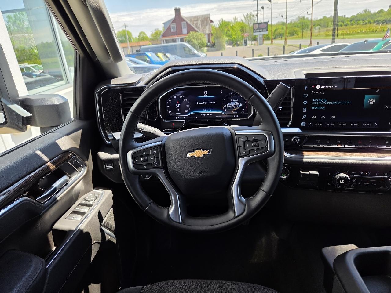 Chevrolet Silverado 2500HD 4WD Crew Cab 172" LT 2025