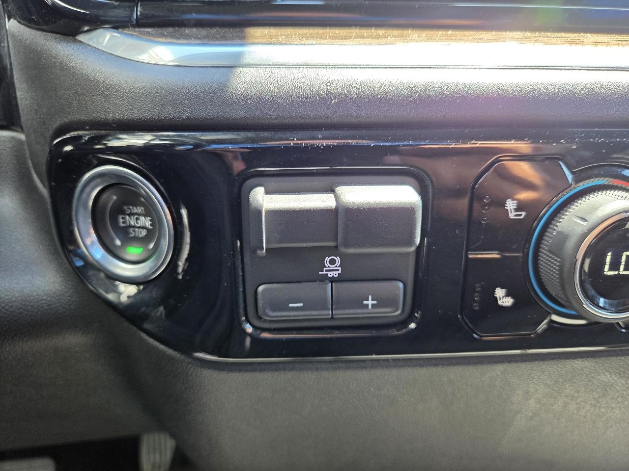 Chevrolet Silverado 2500HD 4WD Crew Cab 172" LT 2025