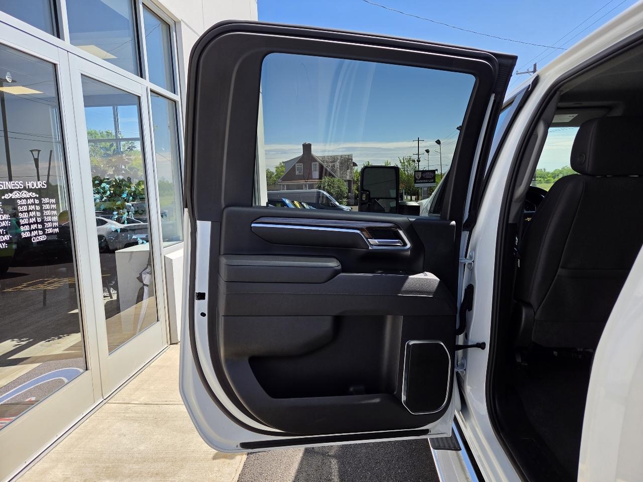 Chevrolet Silverado 2500HD 4WD Crew Cab 172" LT 2025
