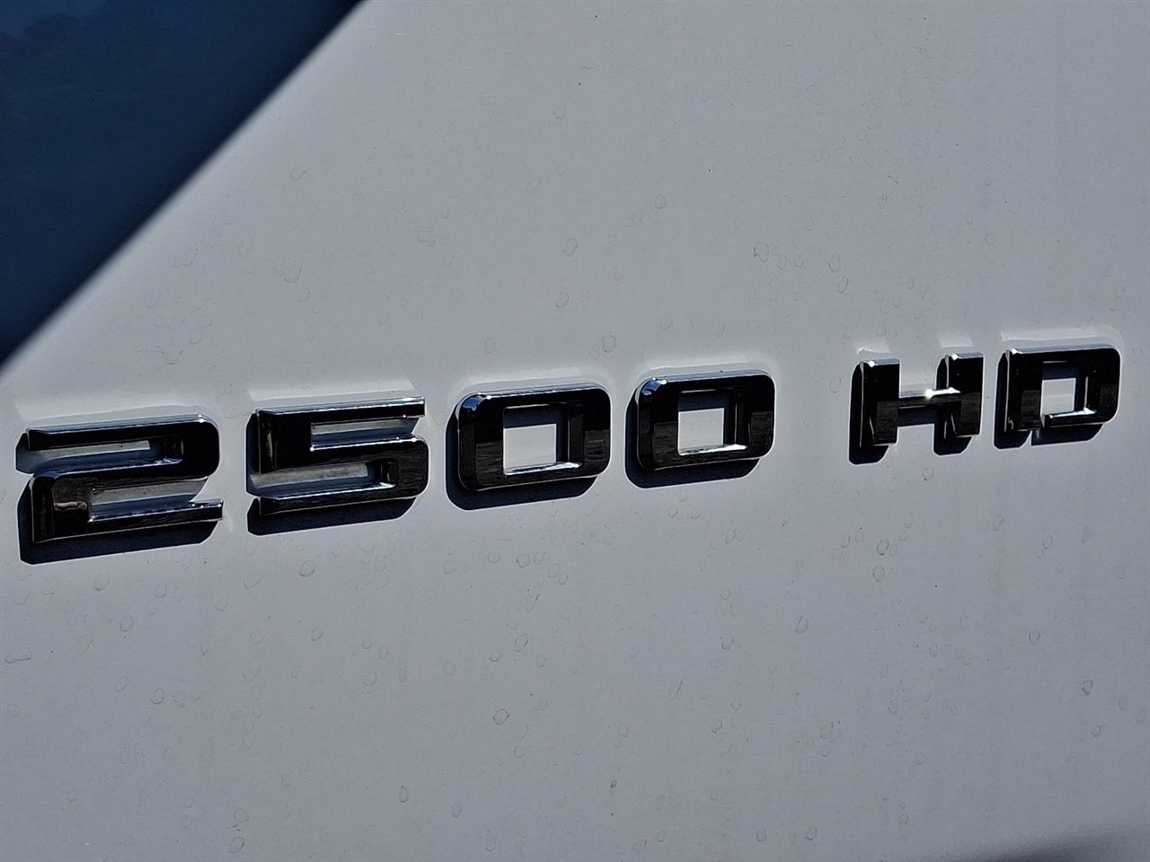 Chevrolet Silverado 2500HD 4WD Crew Cab 172" LT 2025