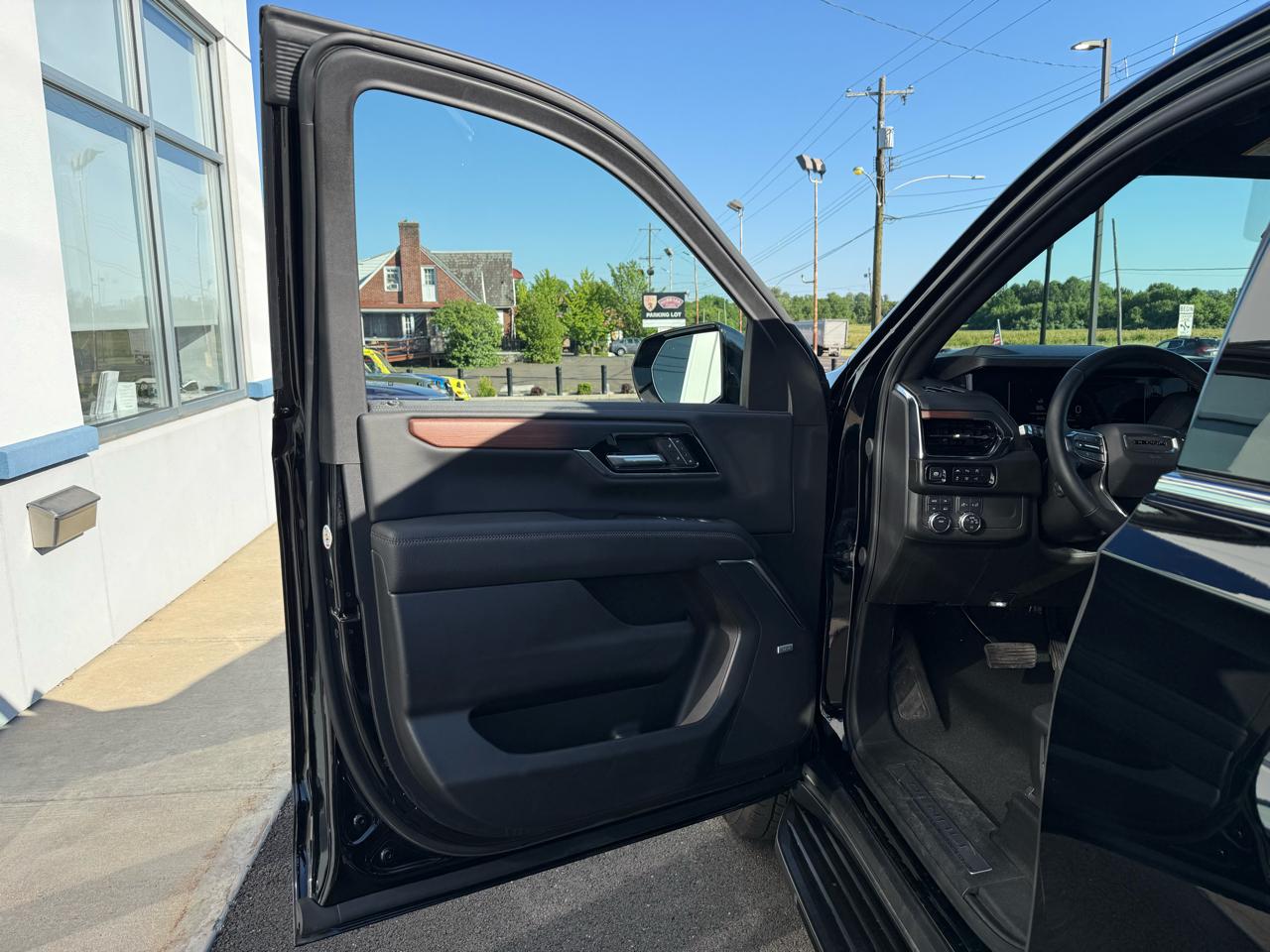 GMC Yukon XL 4WD 4dr Denali 2025