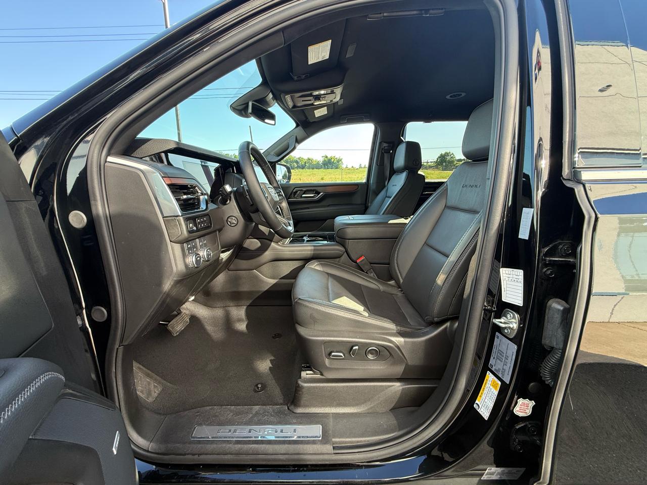 GMC Yukon XL 4WD 4dr Denali 2025