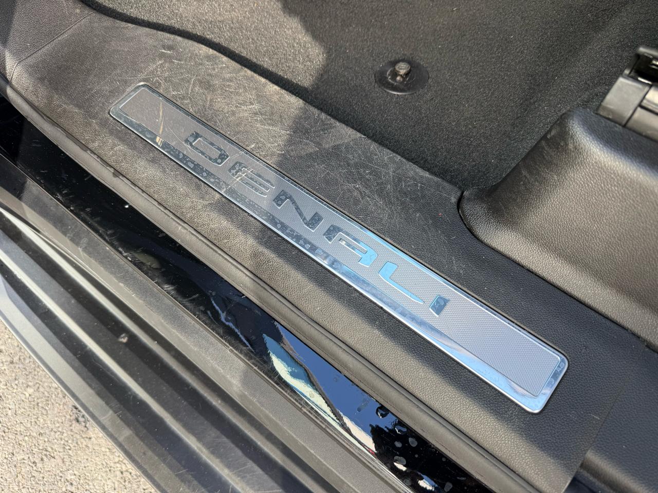 GMC Yukon XL 4WD 4dr Denali 2025