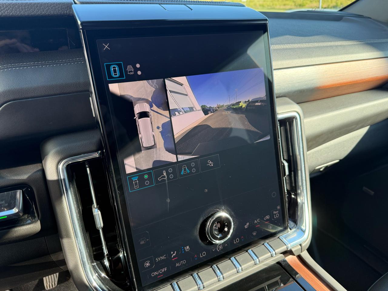 GMC Yukon XL 4WD 4dr Denali 2025