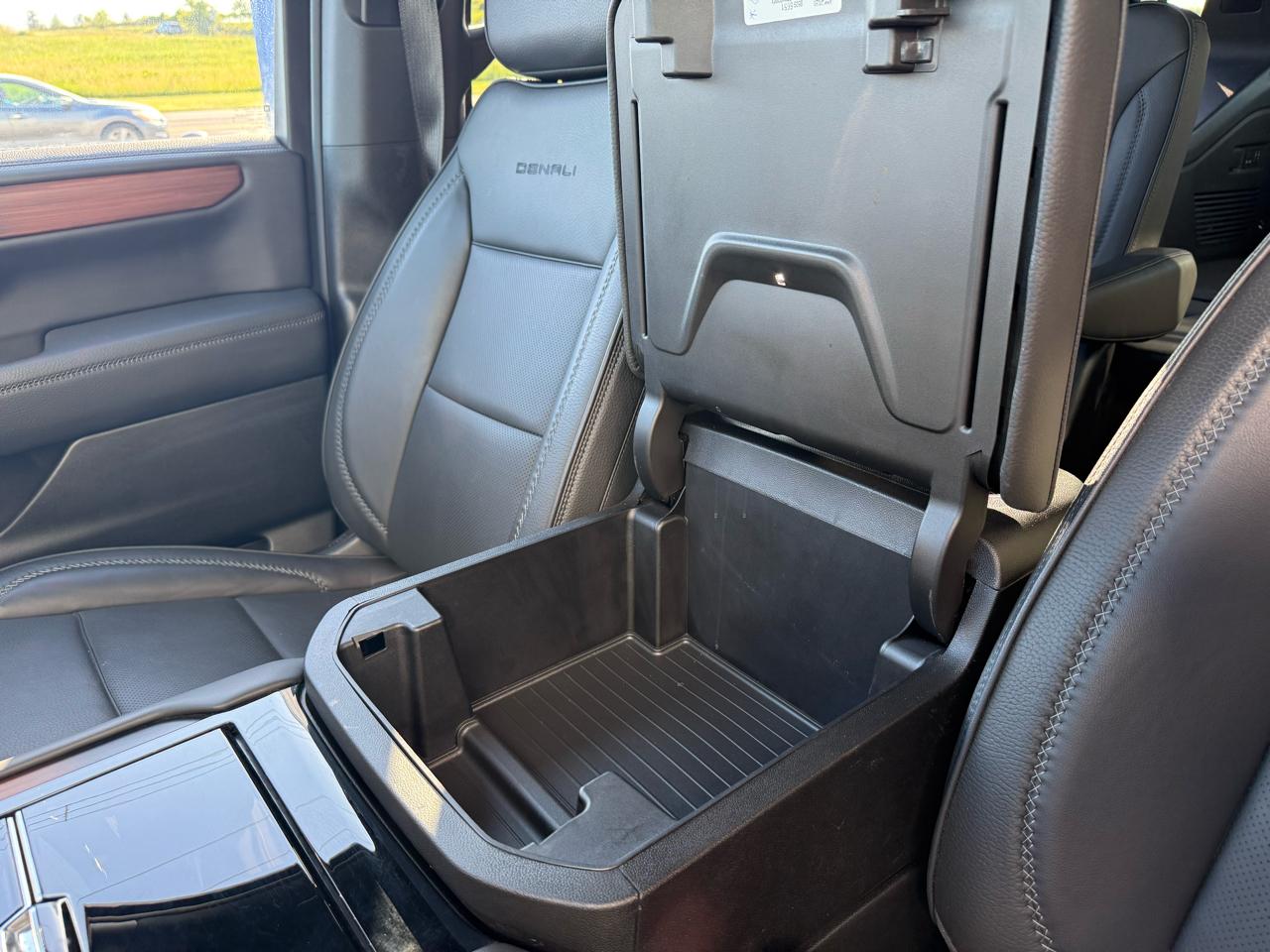 GMC Yukon XL 4WD 4dr Denali 2025