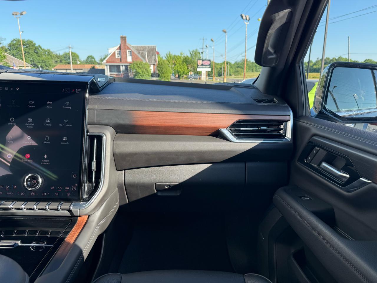 GMC Yukon XL 4WD 4dr Denali 2025