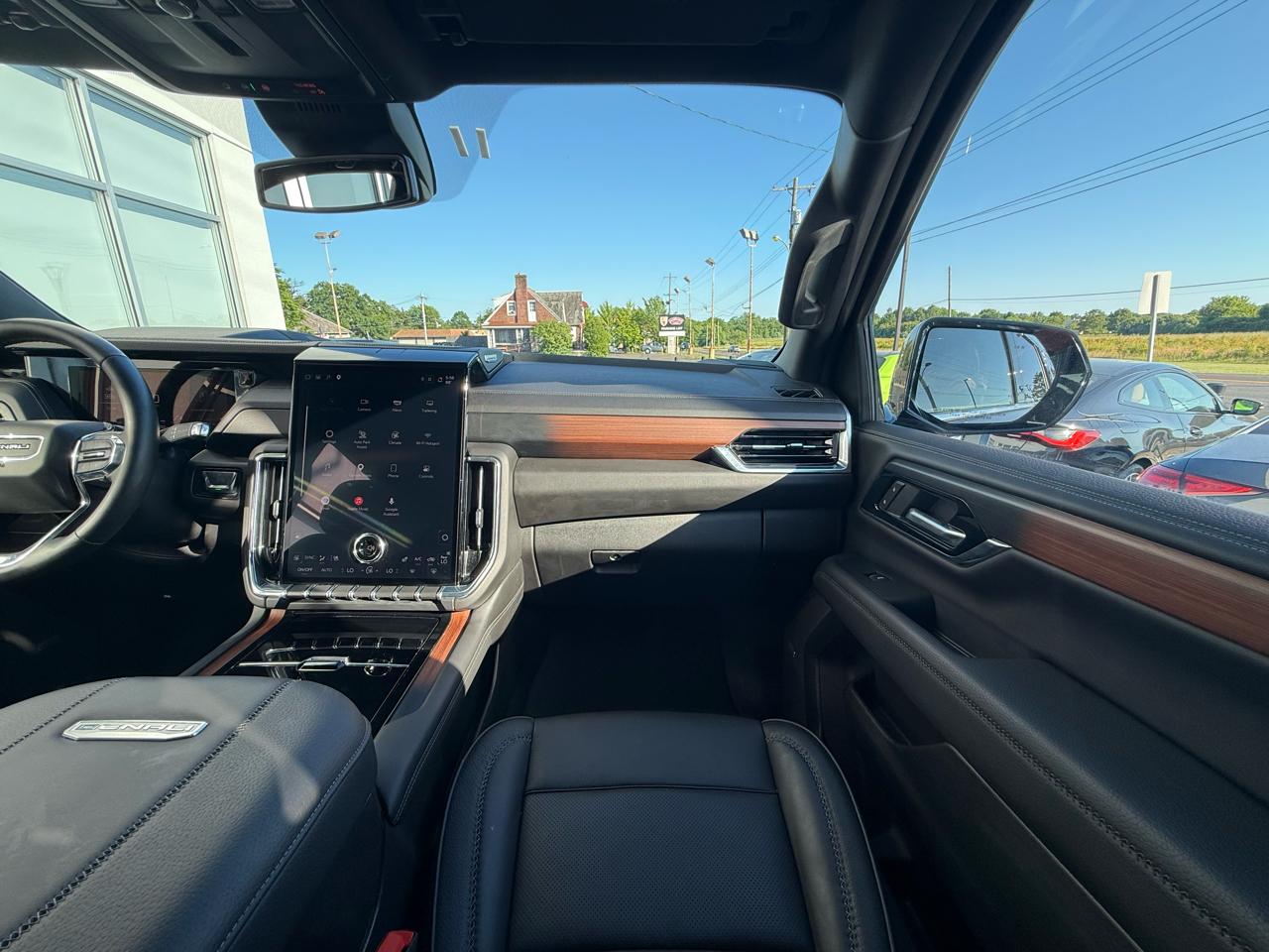 GMC Yukon XL 4WD 4dr Denali 2025
