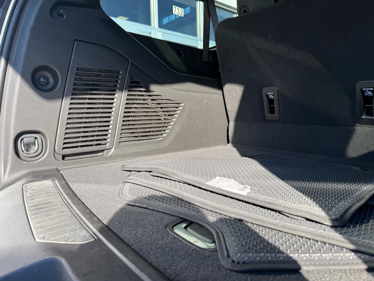GMC Yukon XL 4WD 4dr Denali 2025