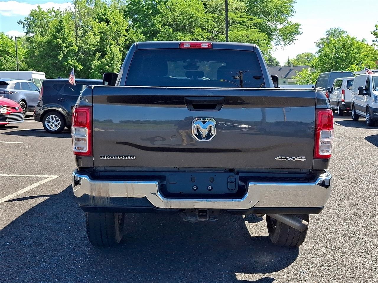 RAM 2500 Big Horn 4x4 Crew Cab 6'4" Box 2024