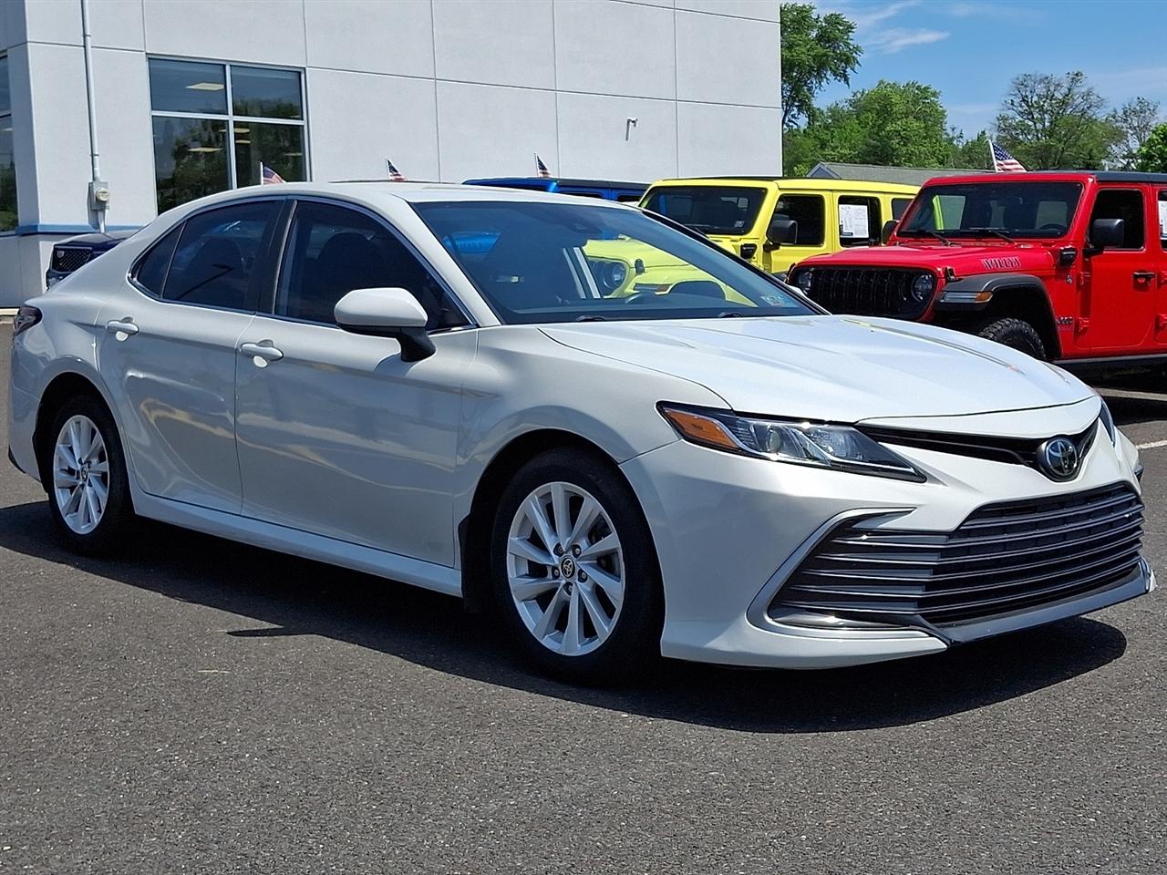 Toyota Camry LE Auto (Natl) 2022