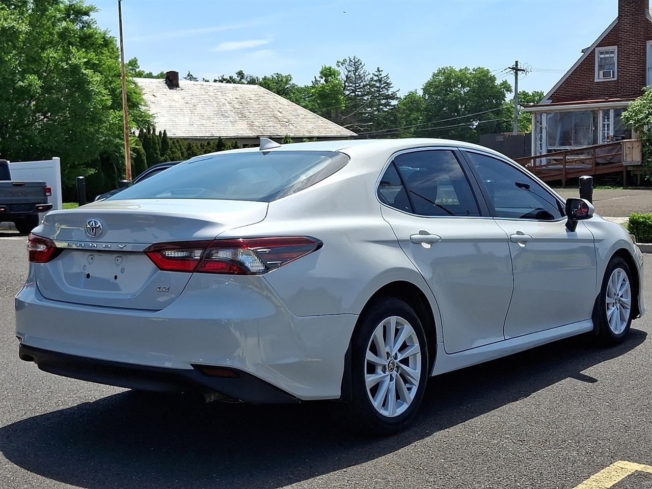 Toyota Camry LE Auto (Natl) 2022