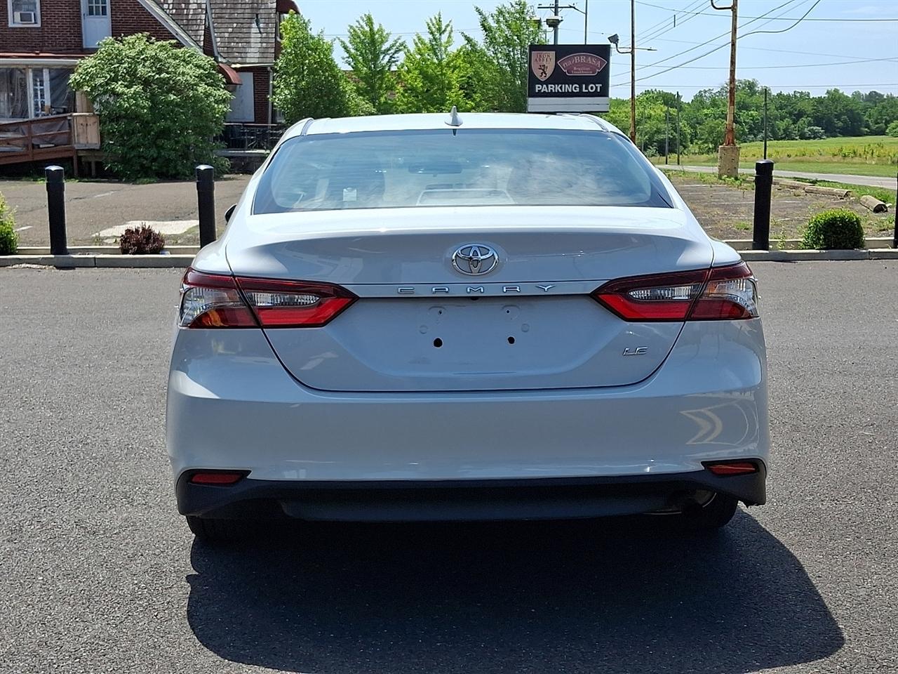 Toyota Camry LE Auto (Natl) 2022