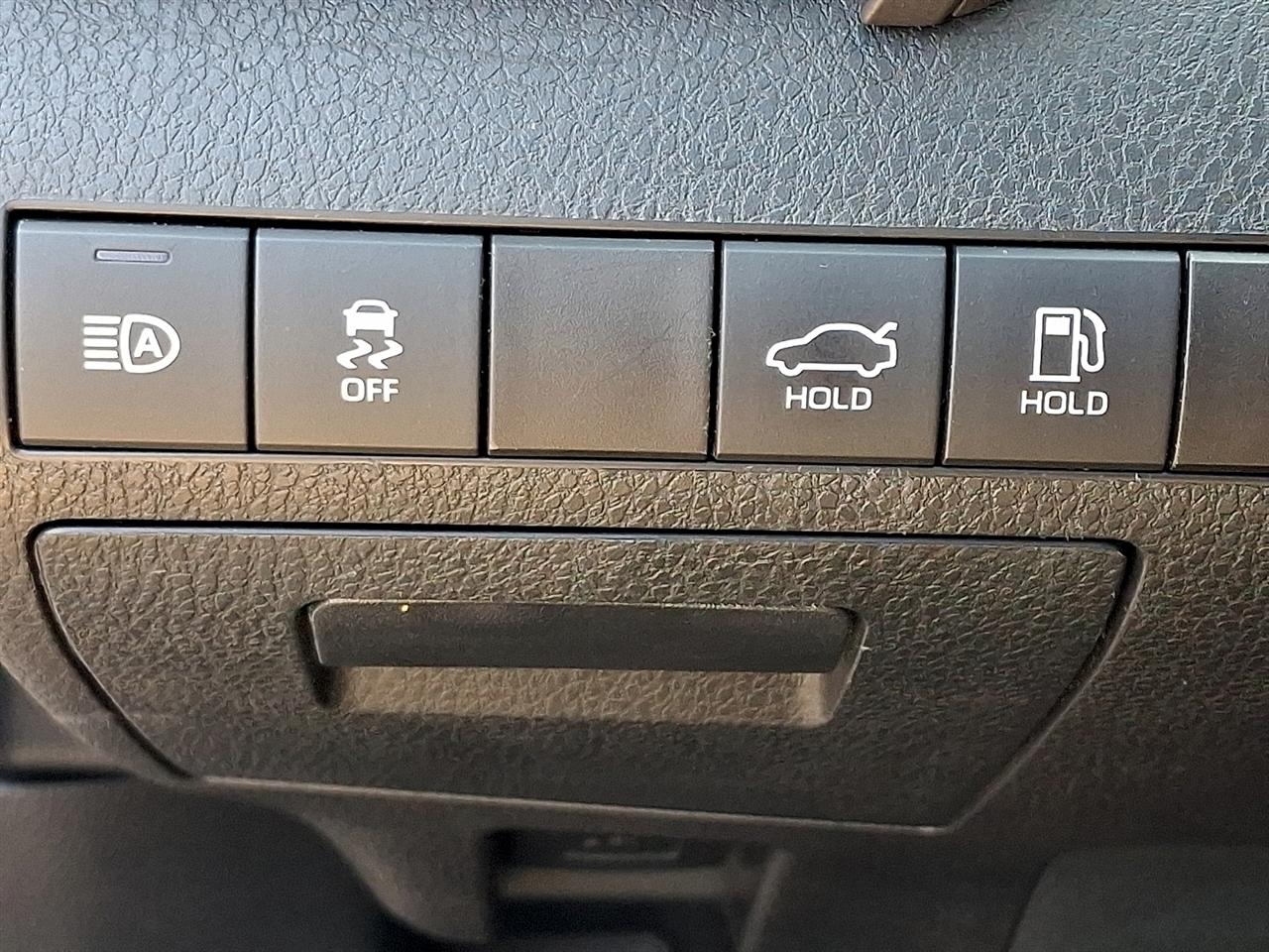 Toyota Camry LE Auto (Natl) 2022