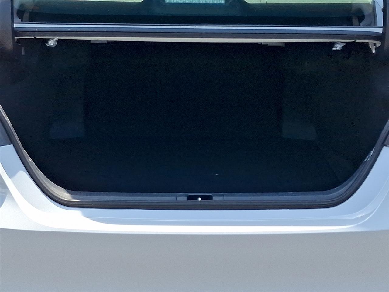 Toyota Camry LE Auto (Natl) 2022