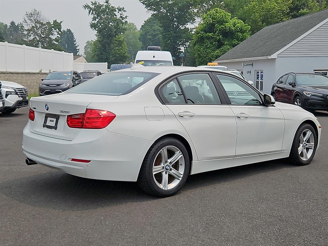 BMW 3 Series 4dr Sdn 328i xDrive AWD SULEV 2014