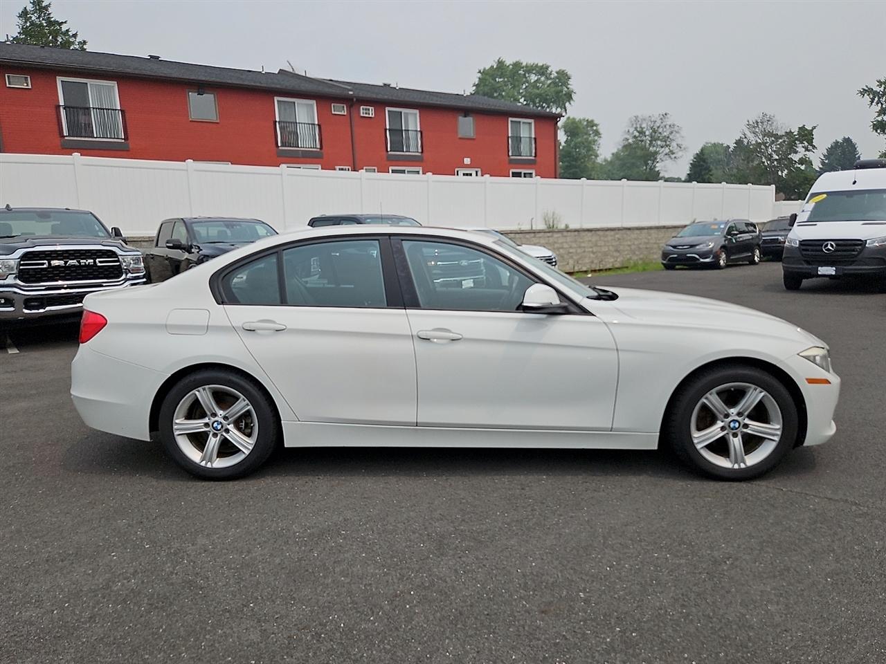BMW 3 Series 4dr Sdn 328i xDrive AWD SULEV 2014