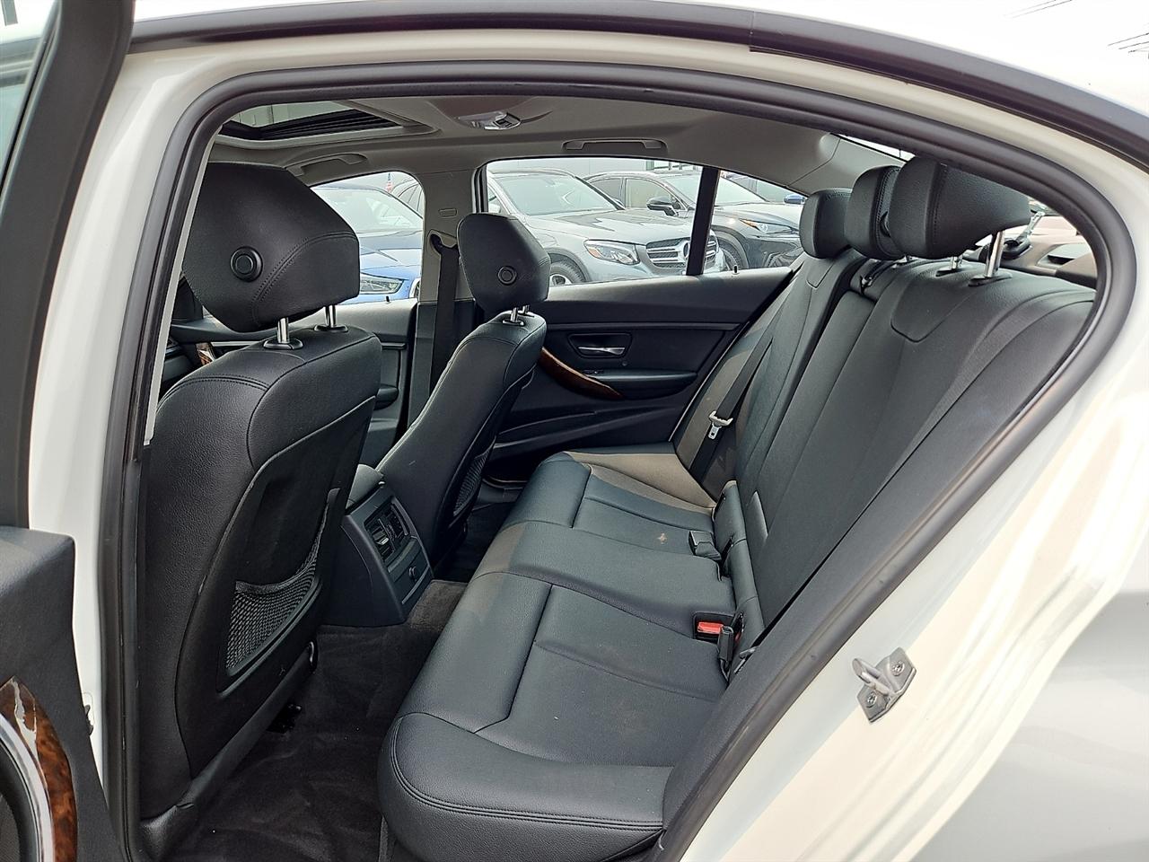 BMW 3 Series 4dr Sdn 328i xDrive AWD SULEV 2014