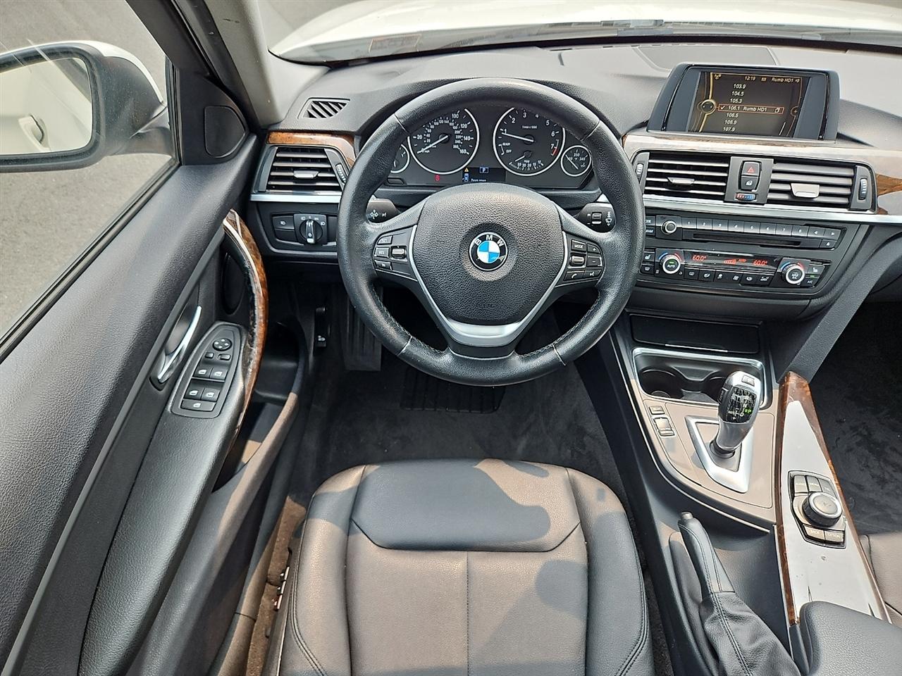BMW 3 Series 4dr Sdn 328i xDrive AWD SULEV 2014