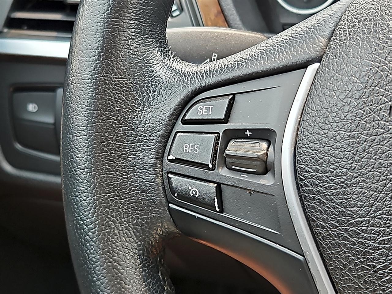 BMW 3 Series 4dr Sdn 328i xDrive AWD SULEV 2014