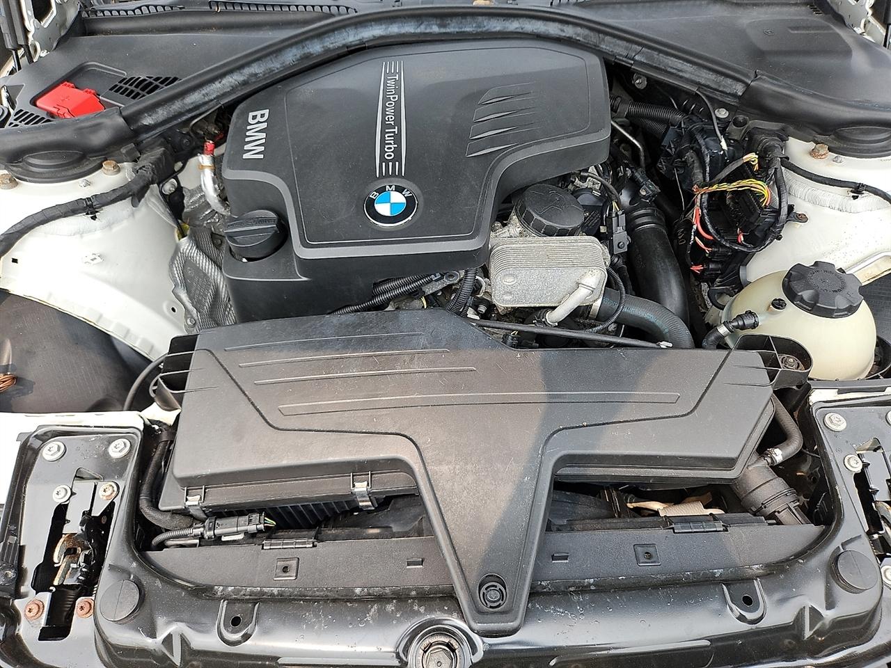 BMW 3 Series 4dr Sdn 328i xDrive AWD SULEV 2014