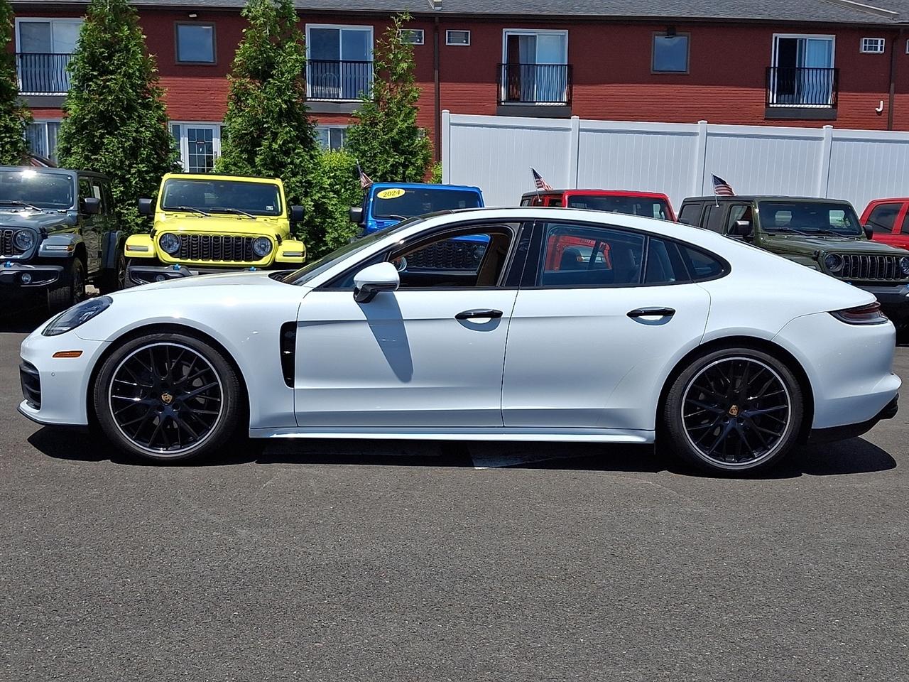Porsche Panamera RWD 2022