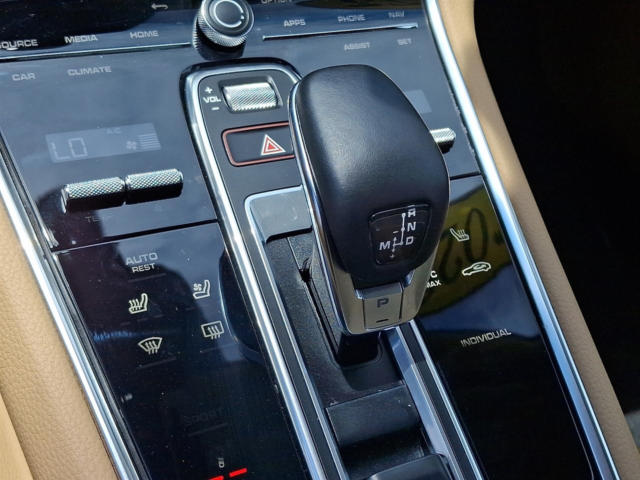 Porsche Panamera RWD 2022
