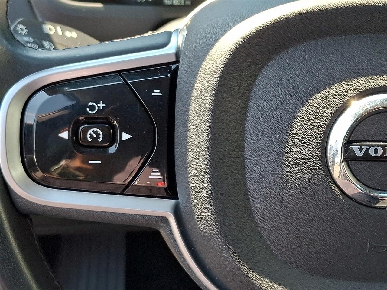 Volvo XC90 T5 AWD Momentum 7P 2022