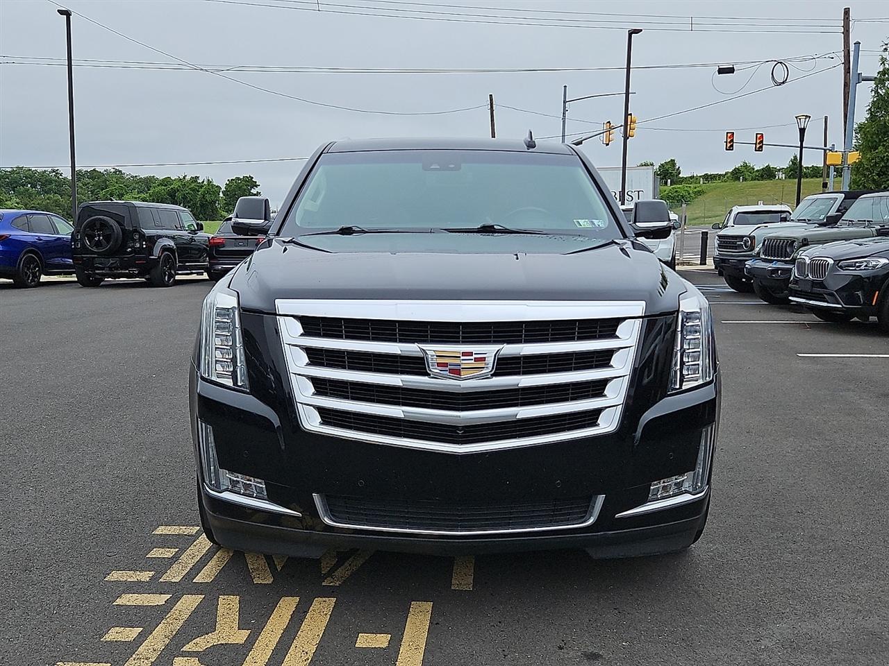 Cadillac Escalade ESV 4WD 4dr Luxury 2017