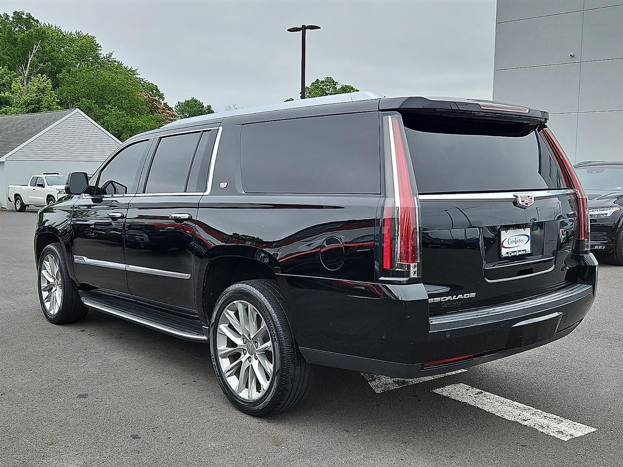 Cadillac Escalade ESV 4WD 4dr Luxury 2017