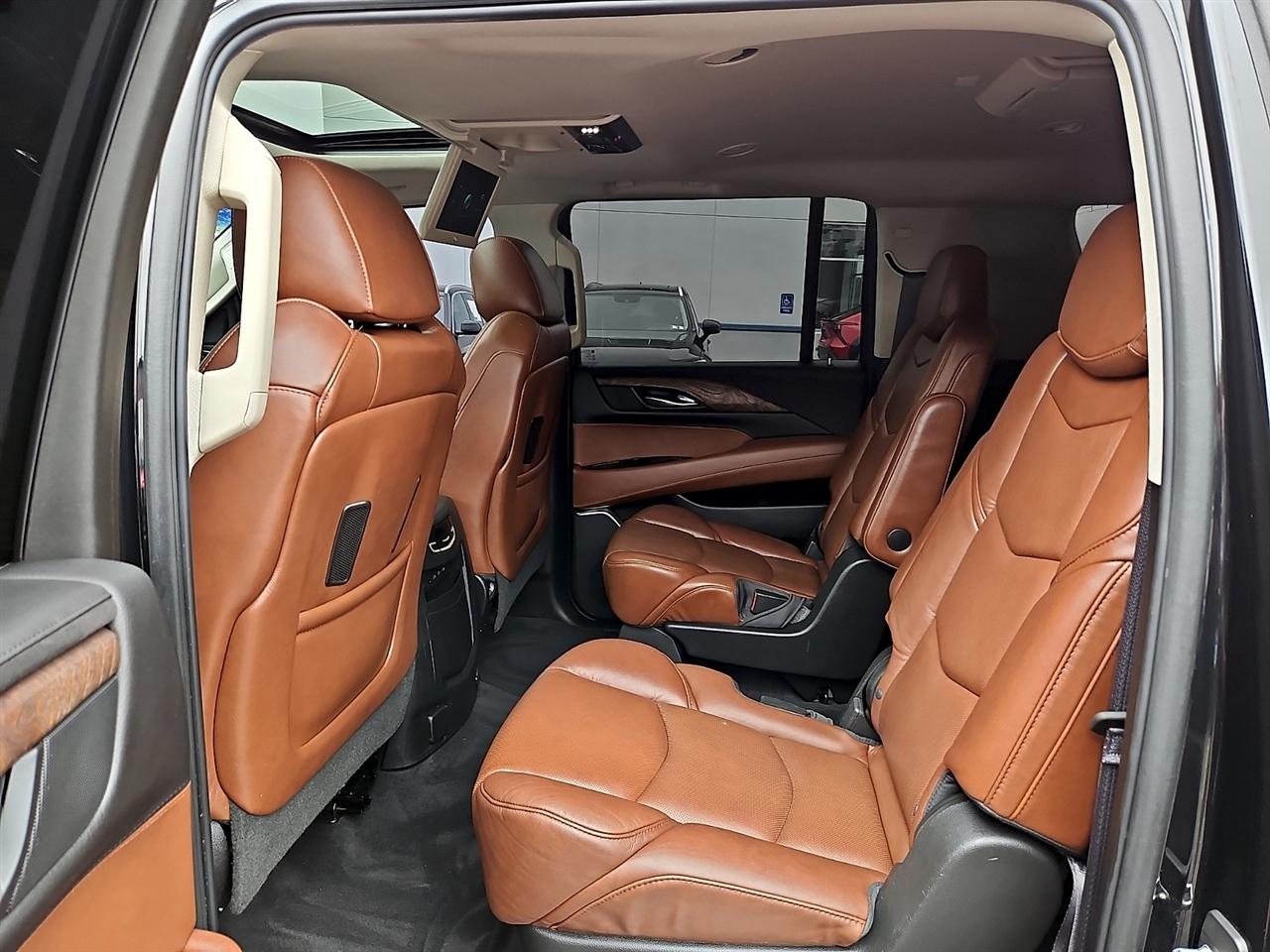 Cadillac Escalade ESV 4WD 4dr Luxury 2017