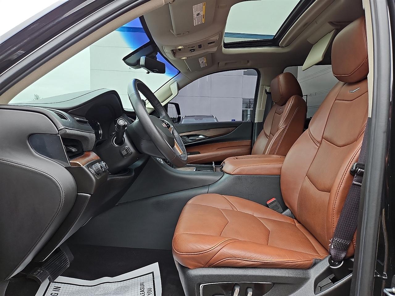 Cadillac Escalade ESV 4WD 4dr Luxury 2017
