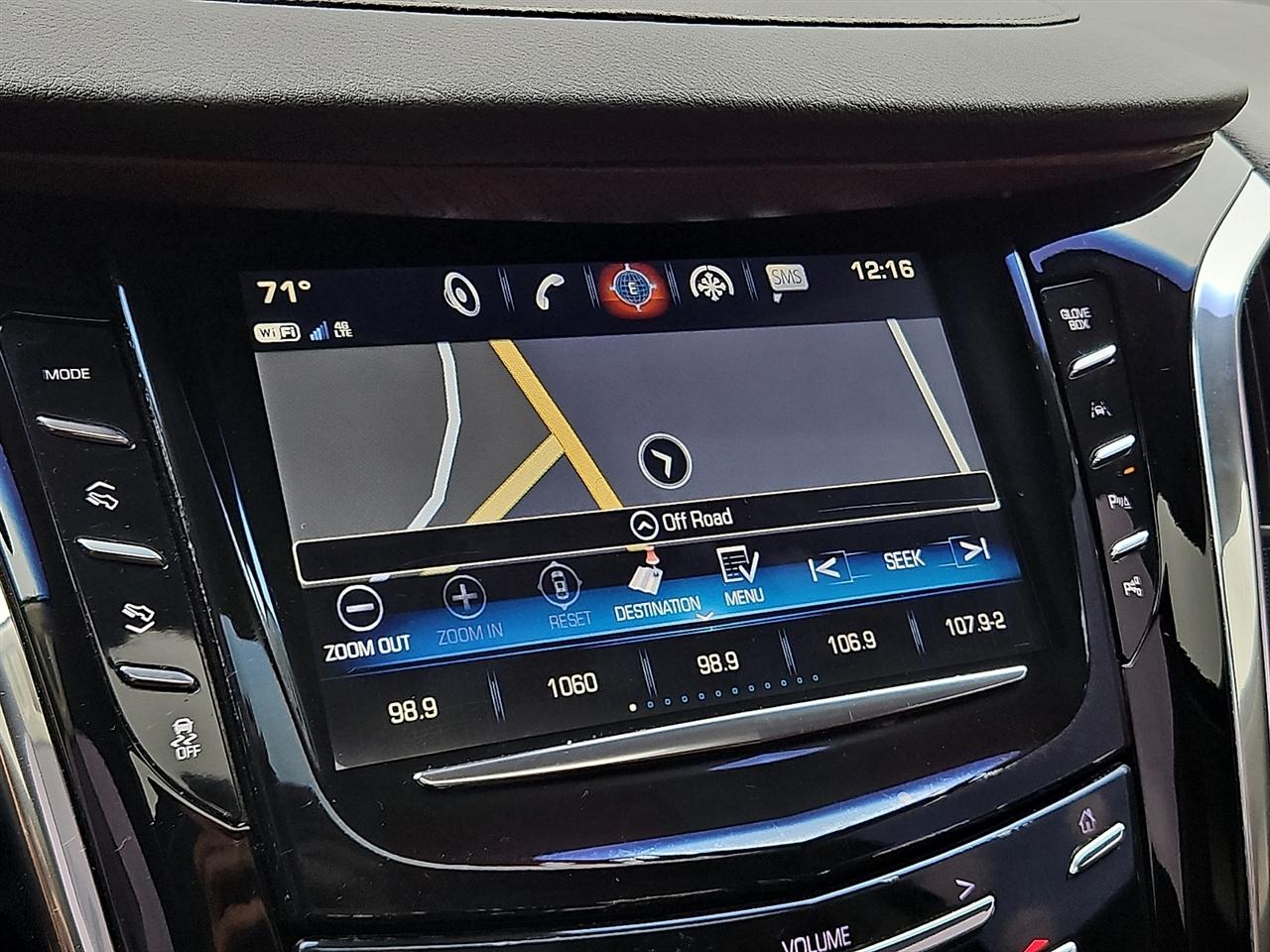 Cadillac Escalade ESV 4WD 4dr Luxury 2017
