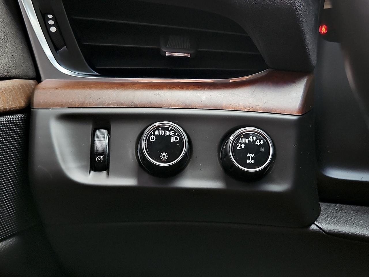 Cadillac Escalade ESV 4WD 4dr Luxury 2017