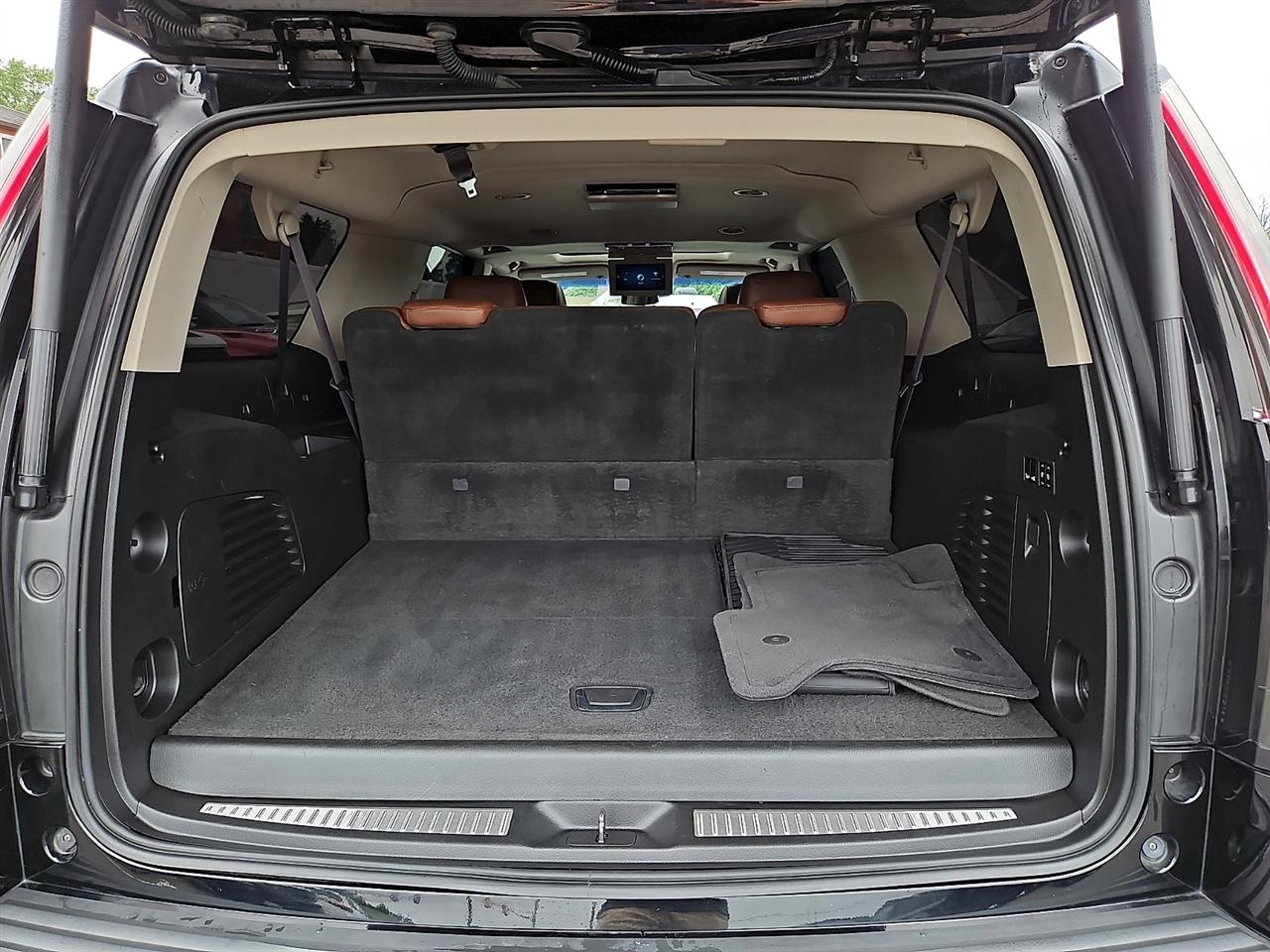 Cadillac Escalade ESV 4WD 4dr Luxury 2017