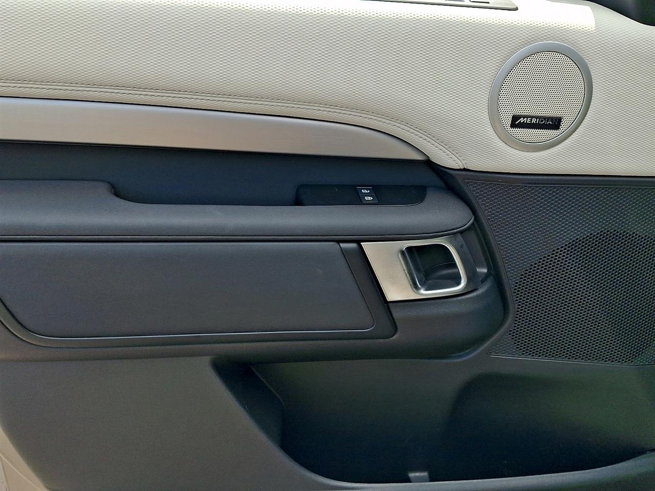 Land Rover Discovery P300 S R-Dynamic 2023