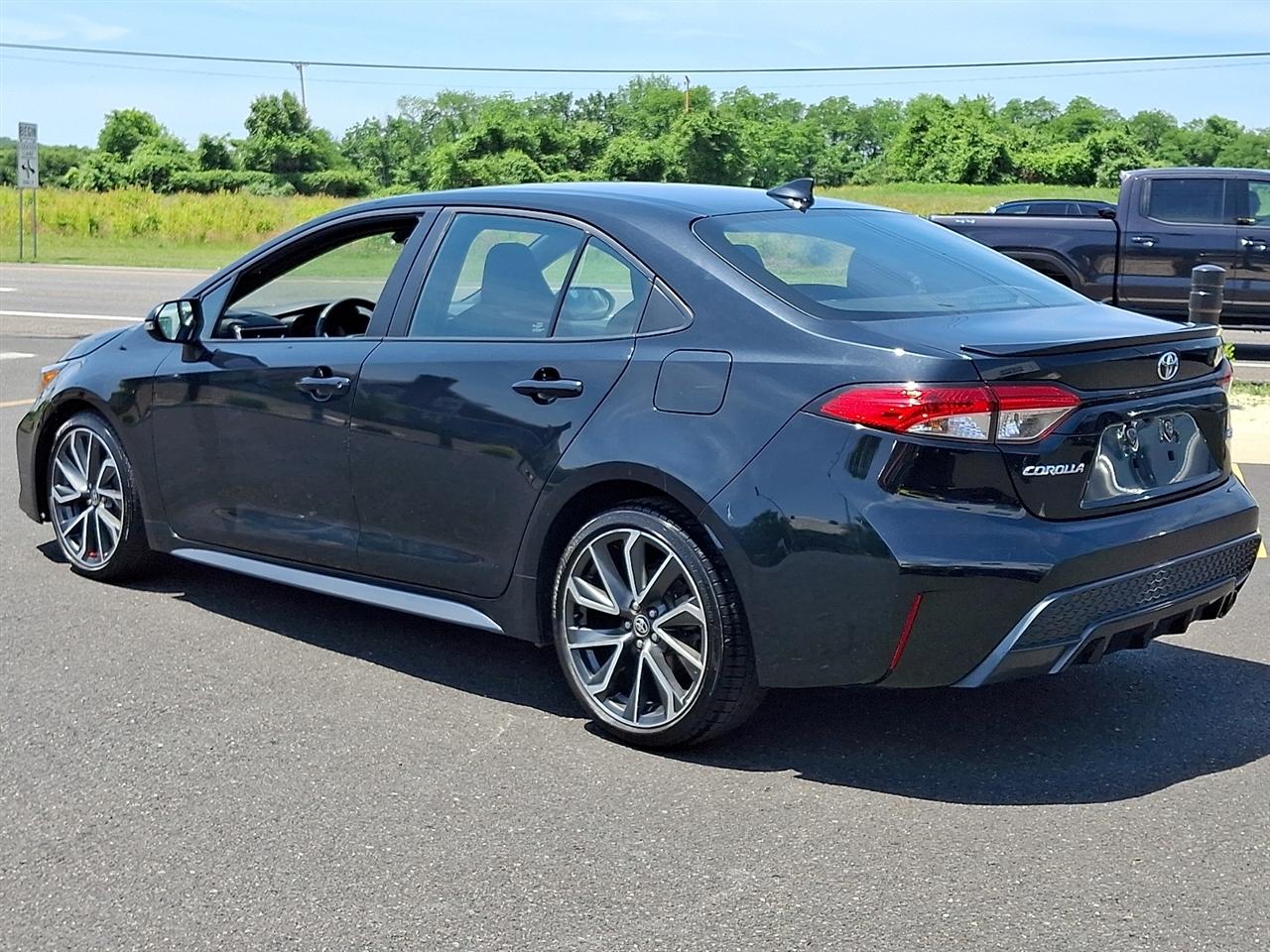 Toyota Corolla SE Nightshade CVT (Natl) 2022