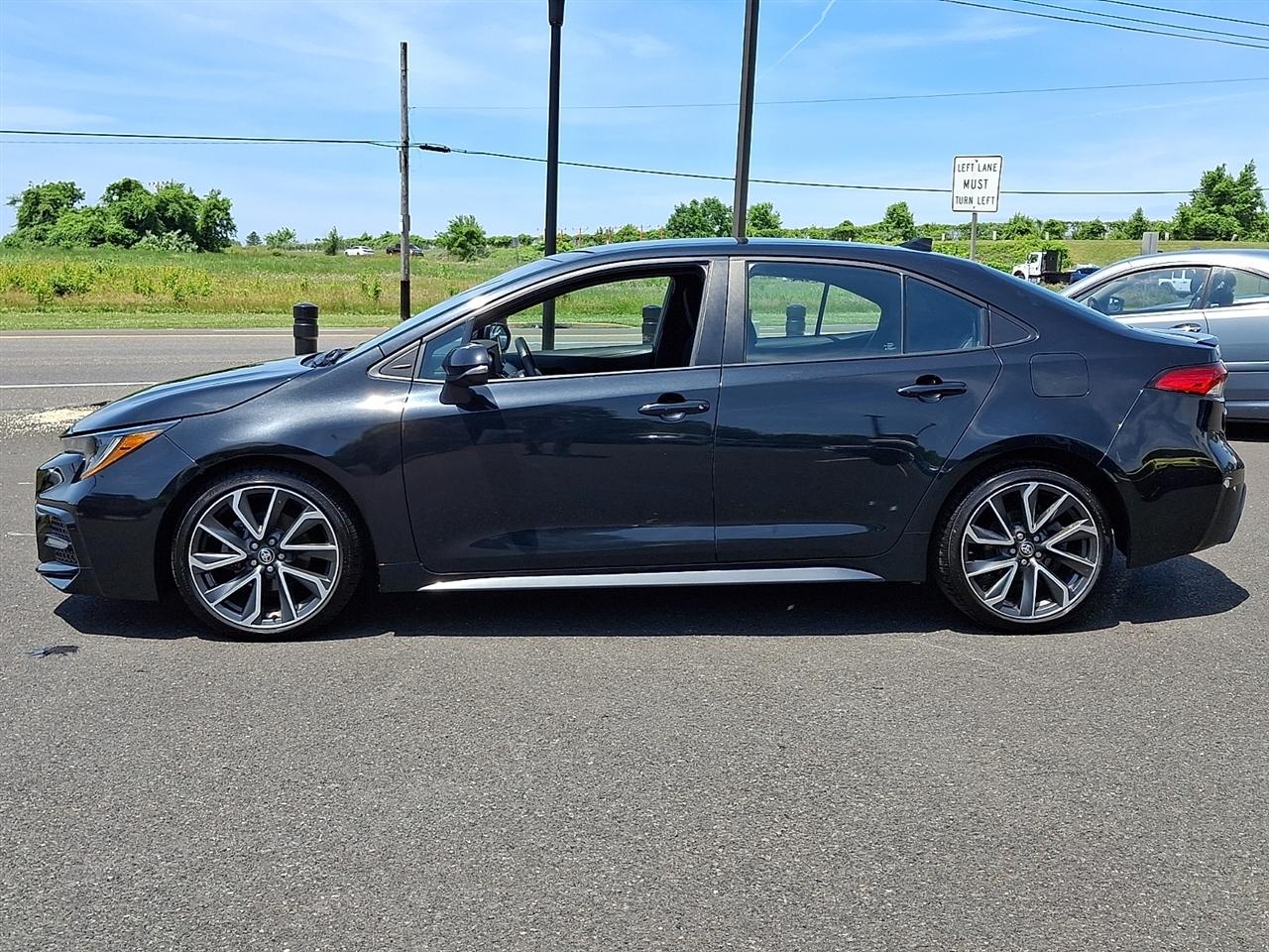 Toyota Corolla SE Nightshade CVT (Natl) 2022