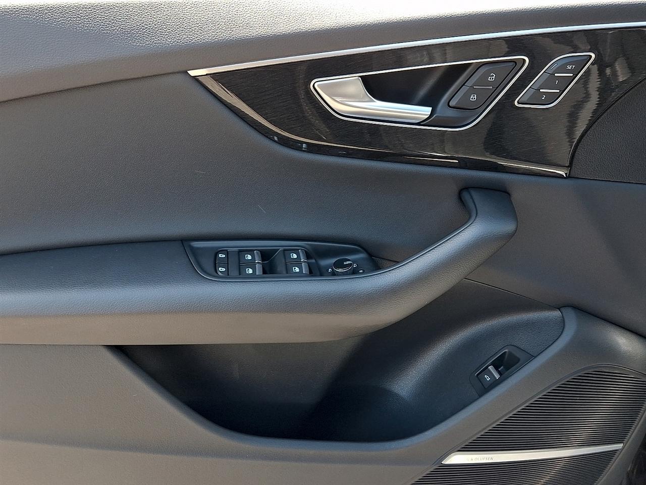 Audi Q8 Premium Plus 55 TFSI quattro 2021