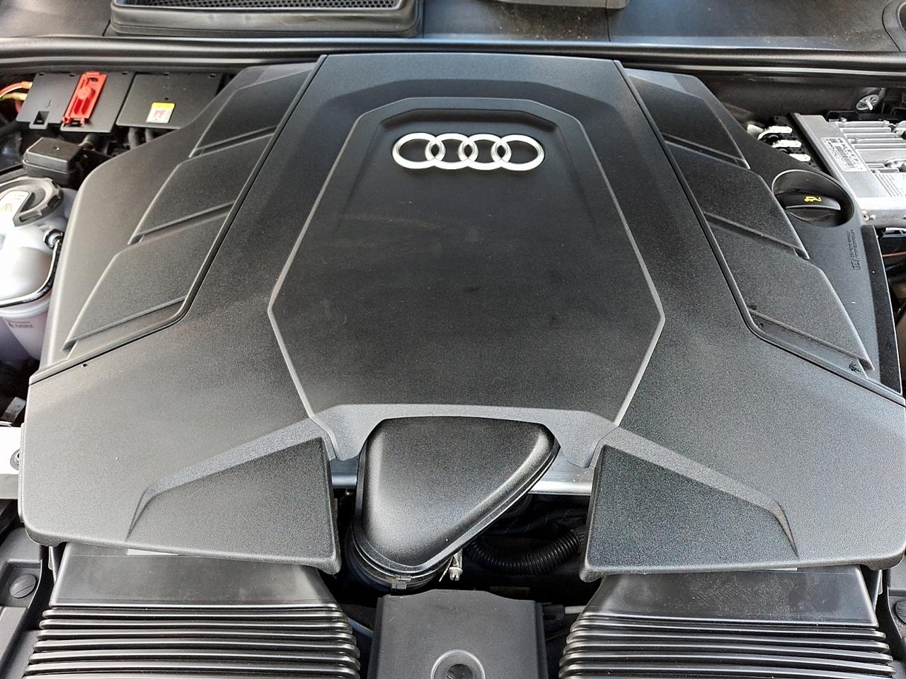 Audi Q8 Premium Plus 55 TFSI quattro 2021