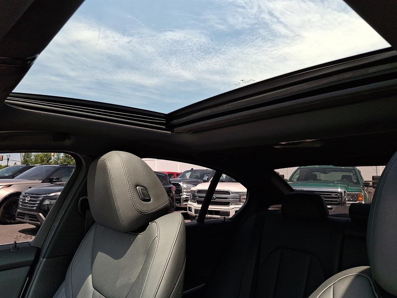 BMW 3 Series 330i xDrive Sedan 2019