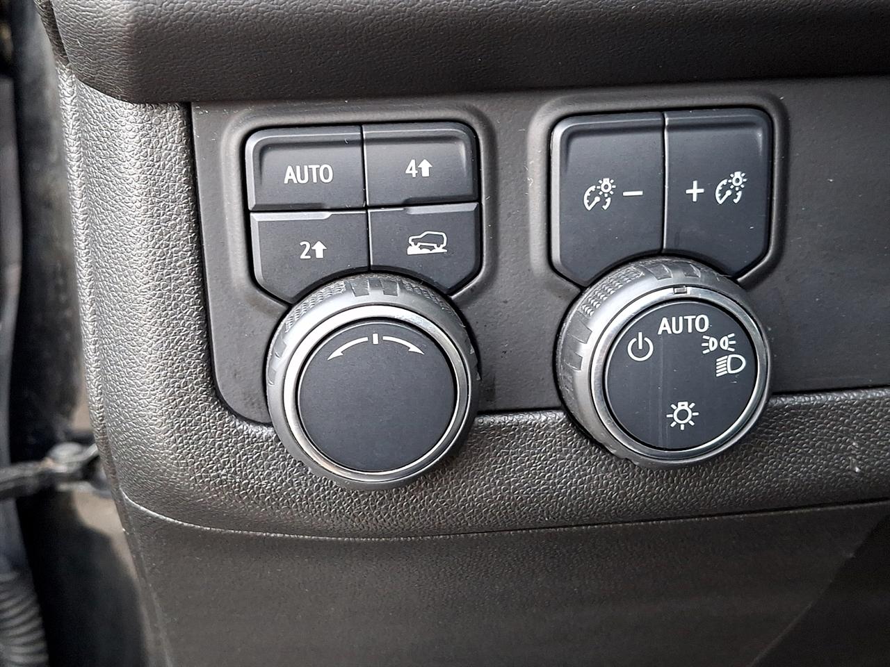 Chevrolet Tahoe 4WD 4dr LT 2021