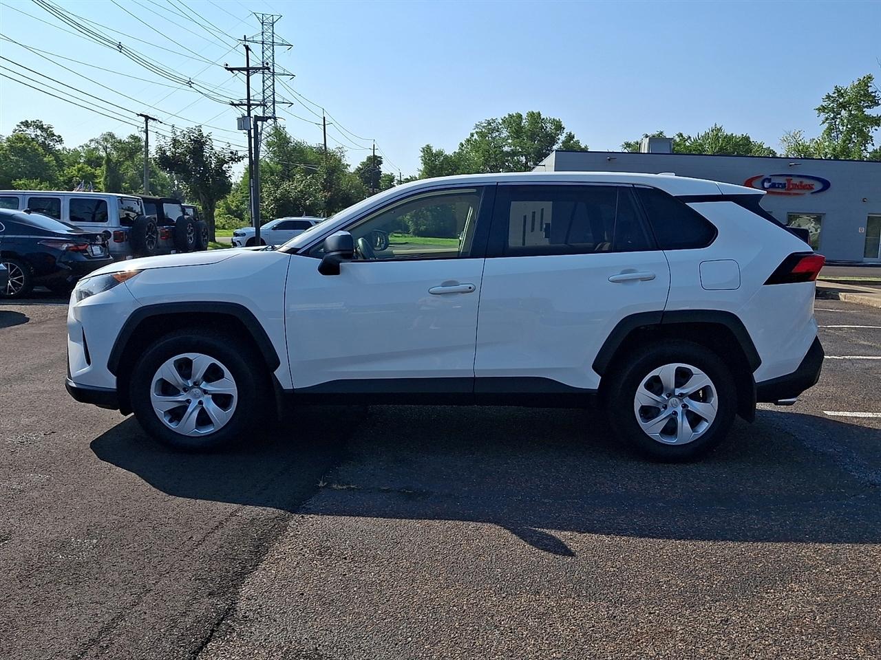 Toyota RAV4 LE AWD (Natl) 2022