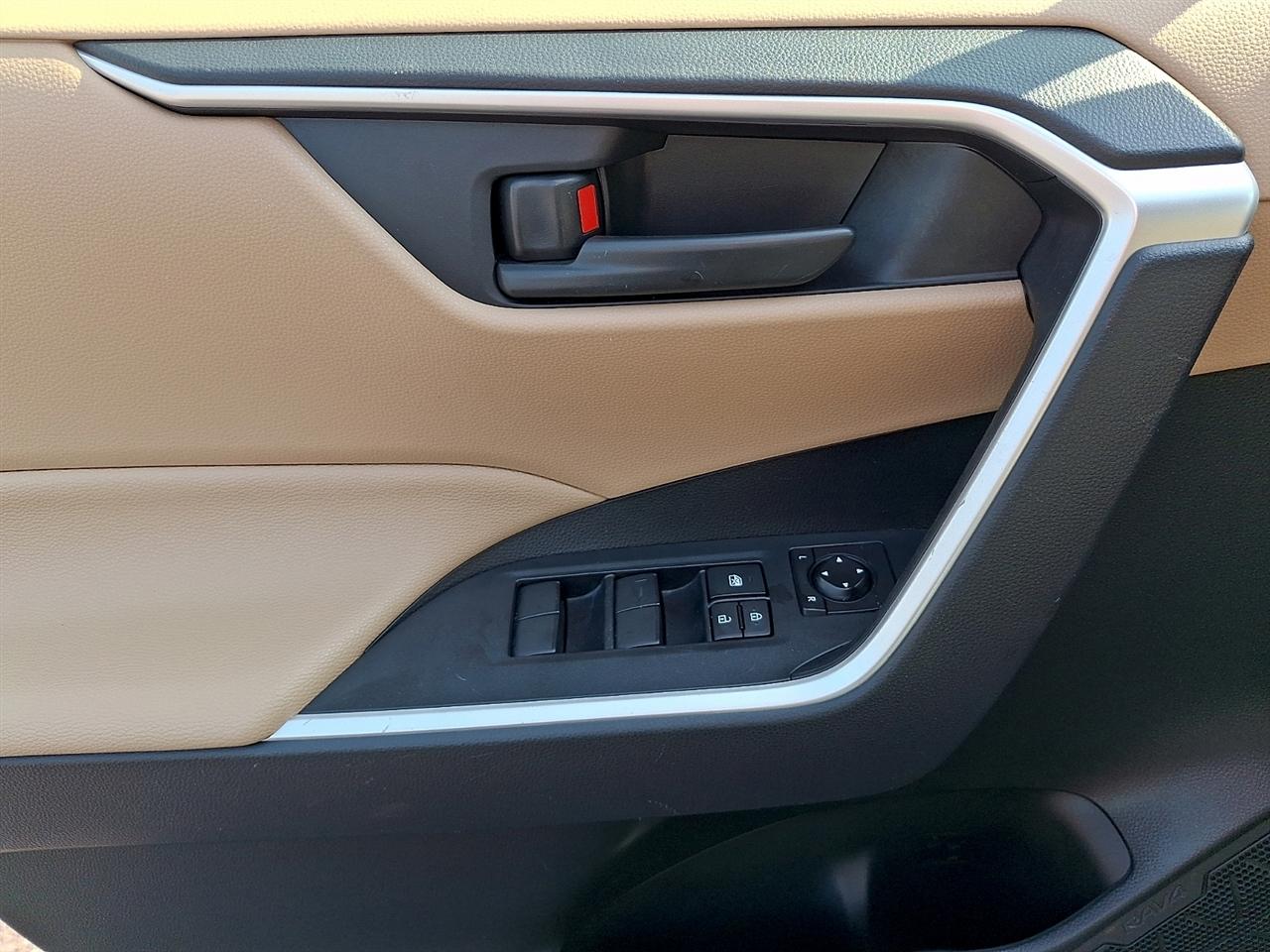 Toyota RAV4 LE AWD (Natl) 2022