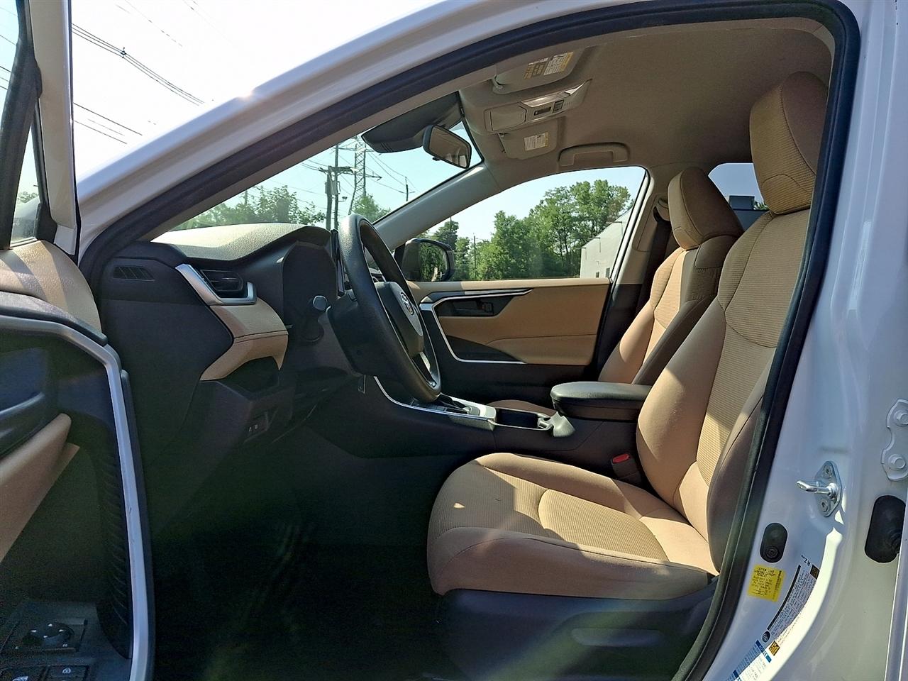 Toyota RAV4 LE AWD (Natl) 2022