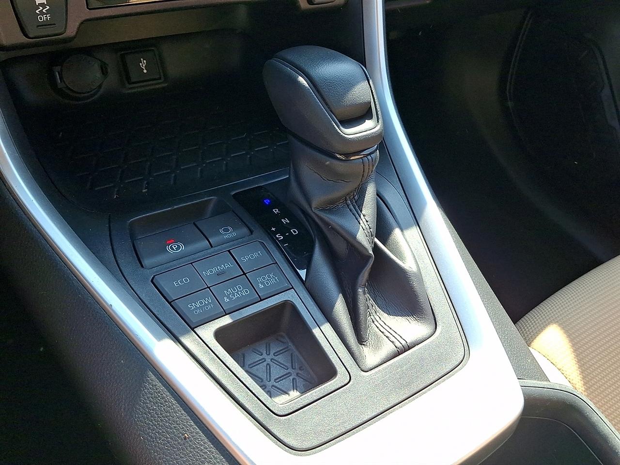 Toyota RAV4 LE AWD (Natl) 2022